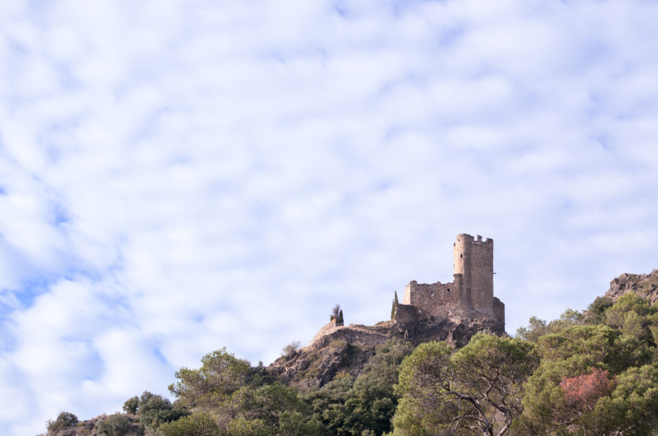 Visite des 4 châteaux de Lastours en famille. Village de Lastours, Aude. Tourisme Occitanie.