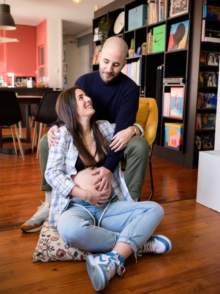 séance photo grossesse à domicile à Toulouse photo femme enceinte Toulouse photographe famille à domicile