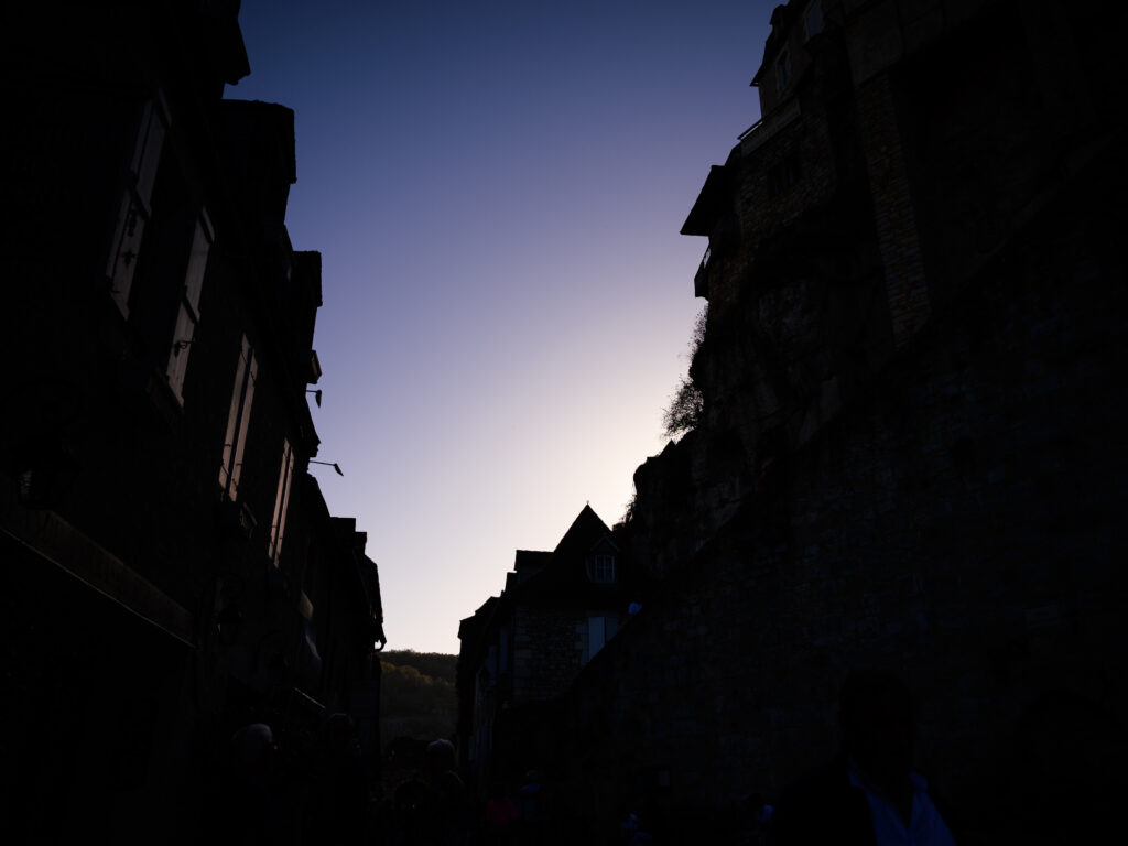 photo paysage château de Rocamadour. Ruelle en ombre chinoise à Rocamadour